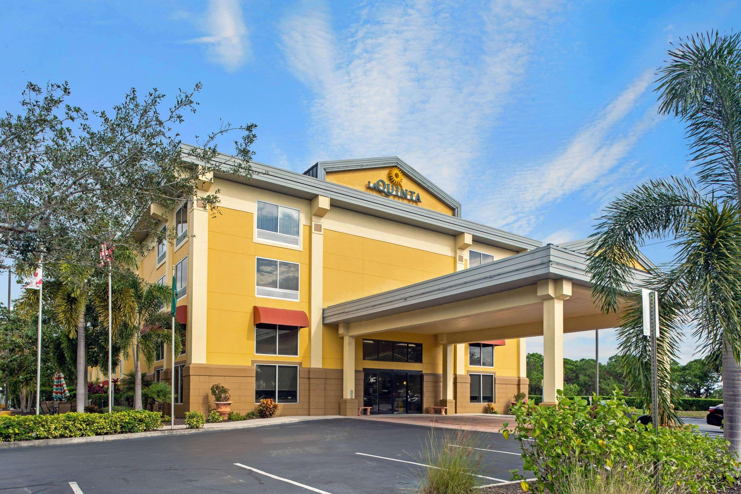 Comfort Inn & Suites Sarasota I75 The Meadows Esterno foto