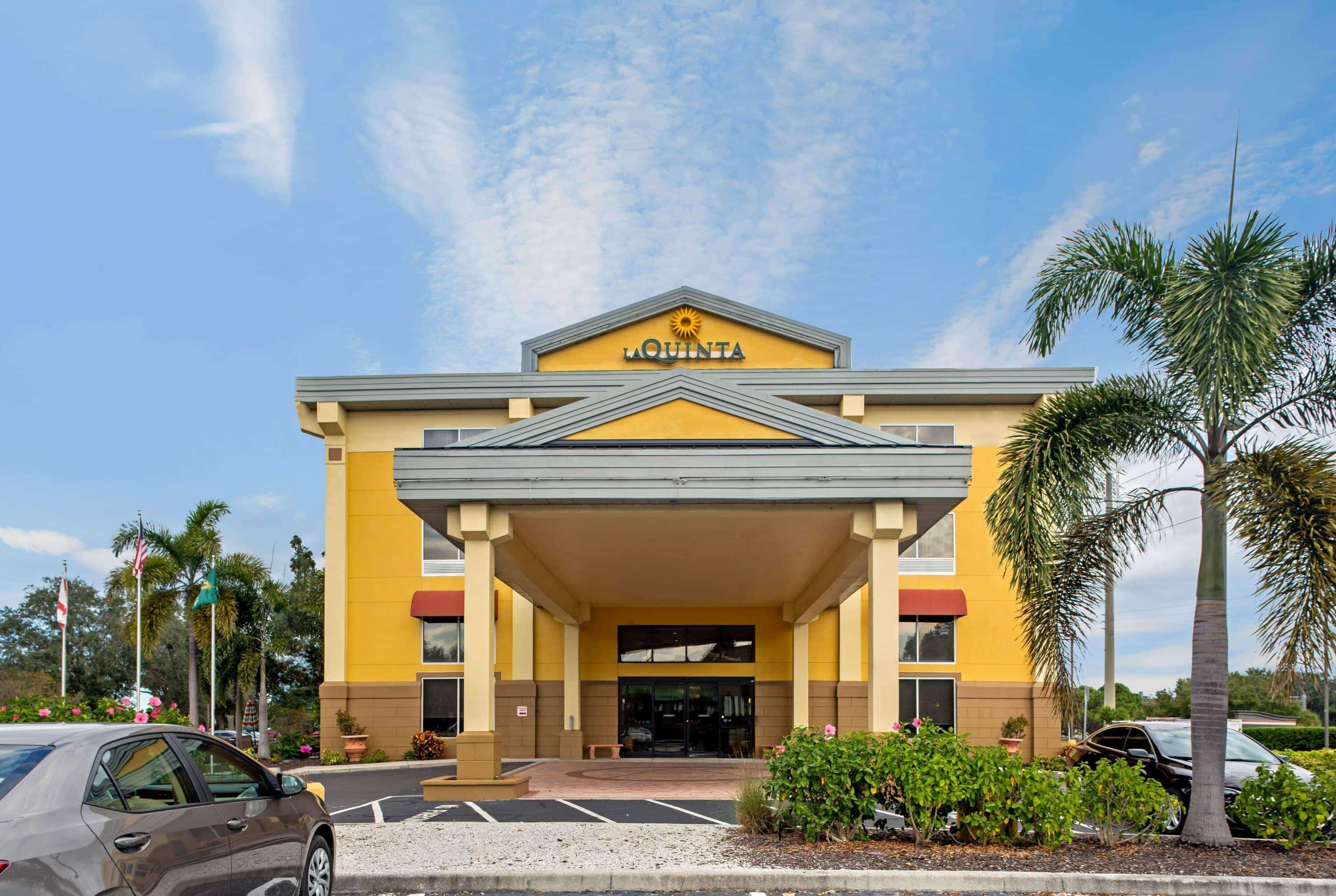 Comfort Inn & Suites Sarasota I75 The Meadows Esterno foto