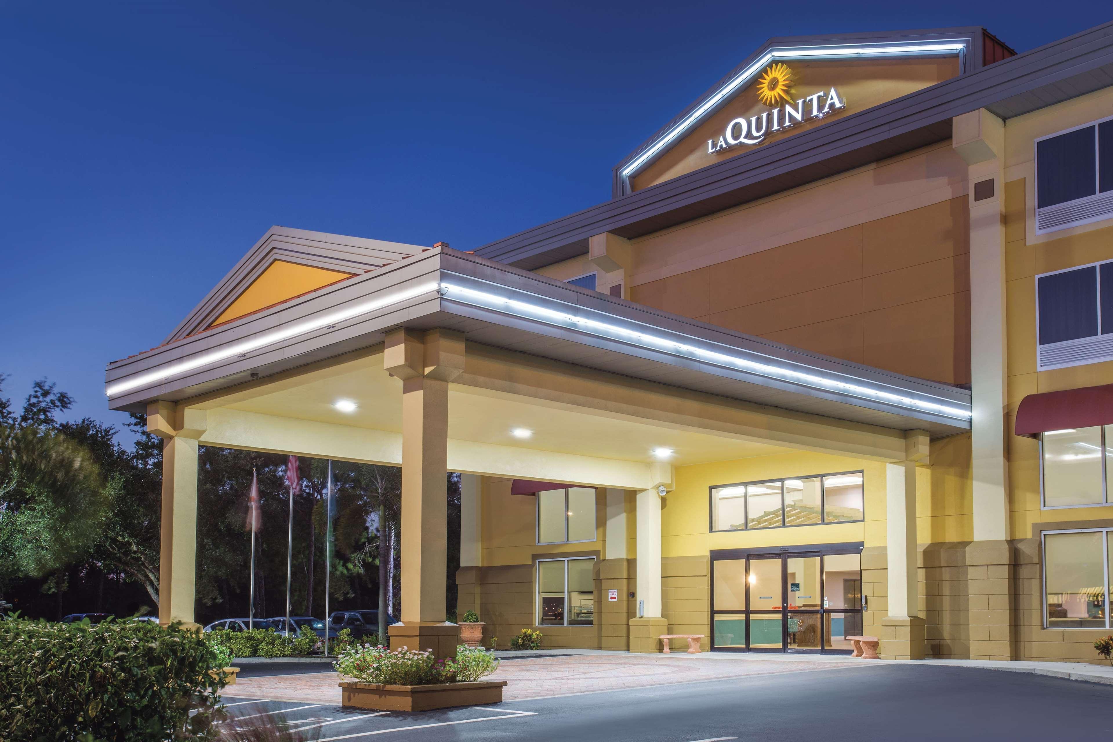 Comfort Inn & Suites Sarasota I75 The Meadows Esterno foto