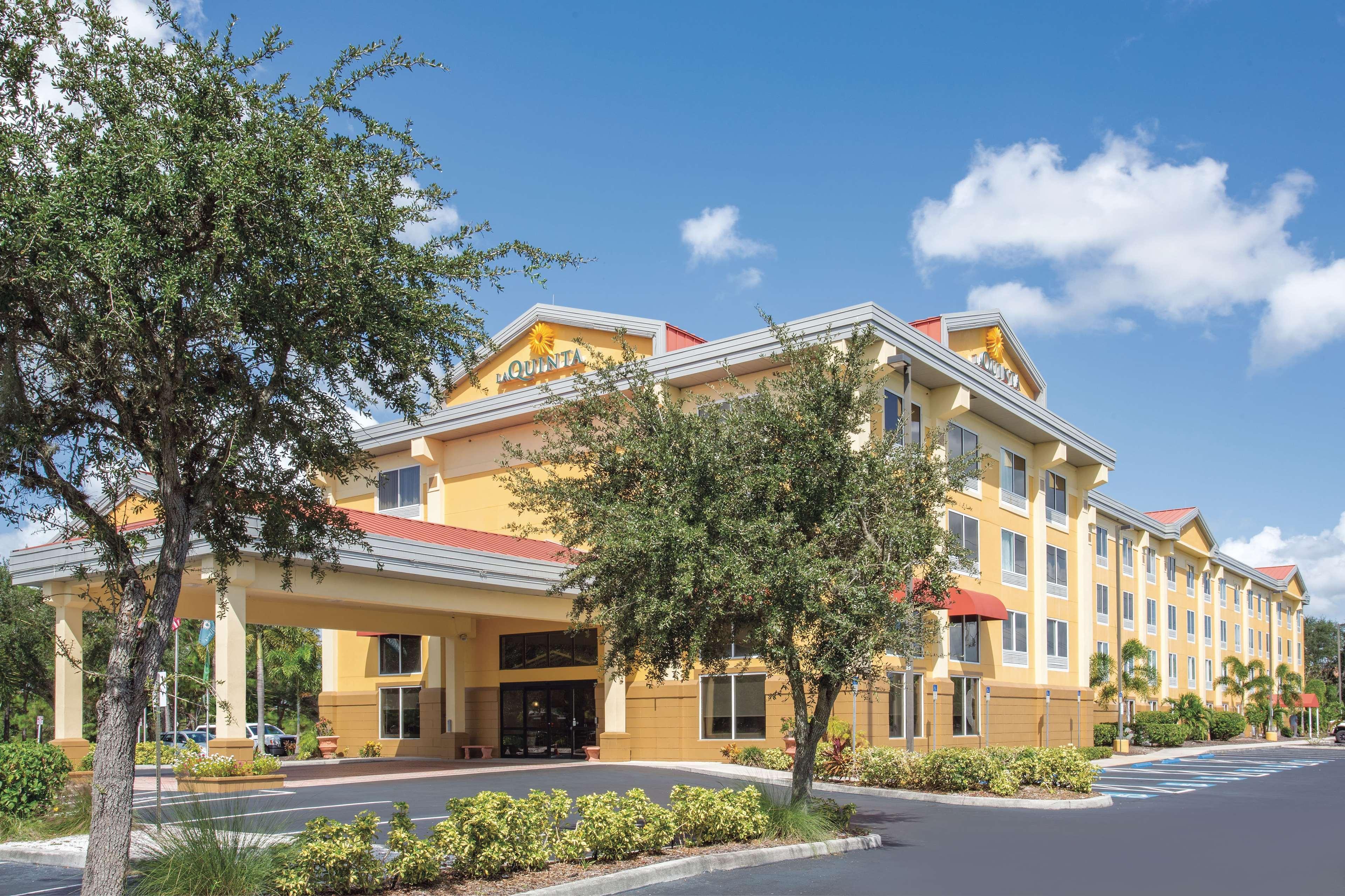 Comfort Inn & Suites Sarasota I75 The Meadows Esterno foto