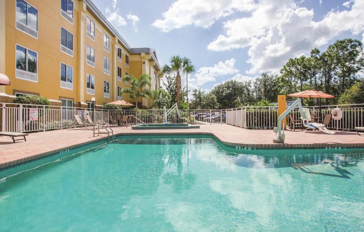 Comfort Inn & Suites Sarasota I75 The Meadows Esterno foto